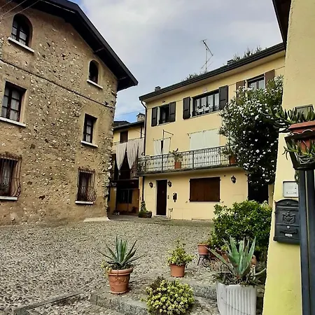 Affascinante Nel Castello. Lejlighed Moniga del Garda